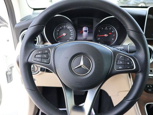 Used 2019 Mercedes-Benz GLC 300 4MATIC image 27