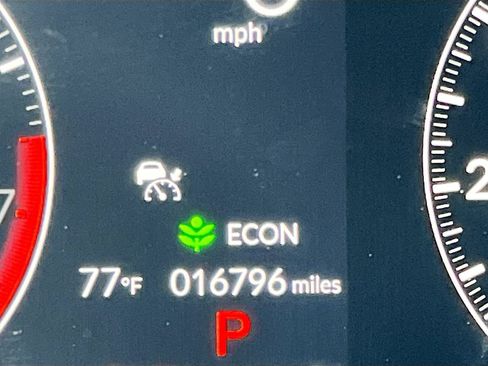 Used 2025 Honda Pilot TrailSport image 12