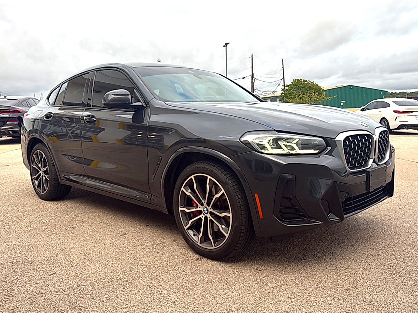 Used 2022 BMW X4 xDrive30i AWD/4WD image 3