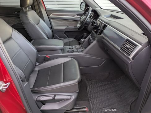 Used 2021 Volkswagen Atlas Cross Sport SE w/ Panoramic Sunroof Package image 32