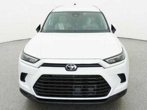 New 2026 Toyota Grand Highlander XLE FWD image 2