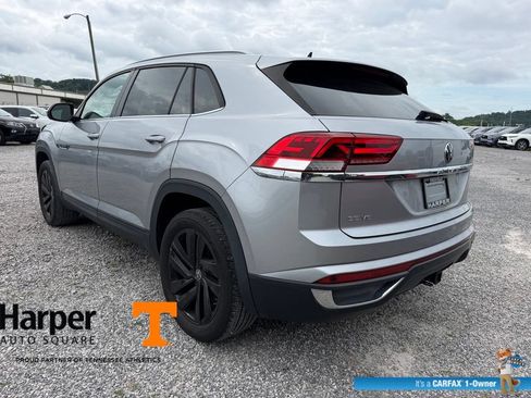 Used 2022 Volkswagen Atlas Cross Sport SE w/ Panoramic Sunroof Package FWD image 3