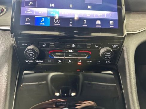 Used 2022 Jeep Grand Cherokee L Limited image 23