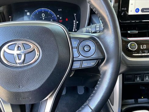 Used 2024 Toyota Corolla Cross XLE image 11