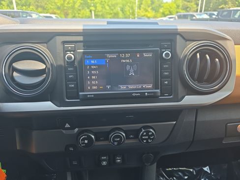 Used 2019 Toyota Tacoma SR5 RWD image 19