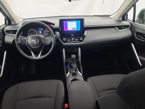 Used 2025 Toyota Corolla Cross LE image 20