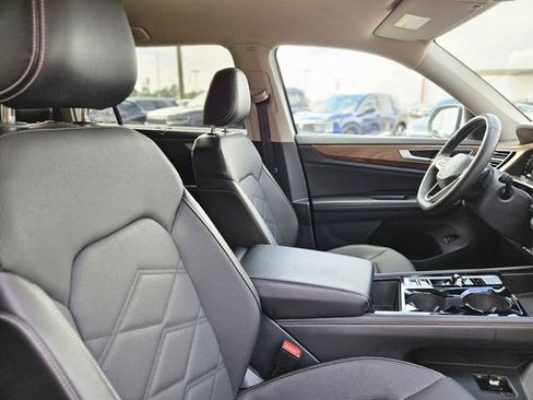 Used 2024 Volkswagen Atlas SE image 13