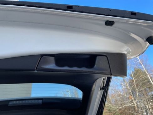 Used 2022 Toyota RAV4 LE image 10