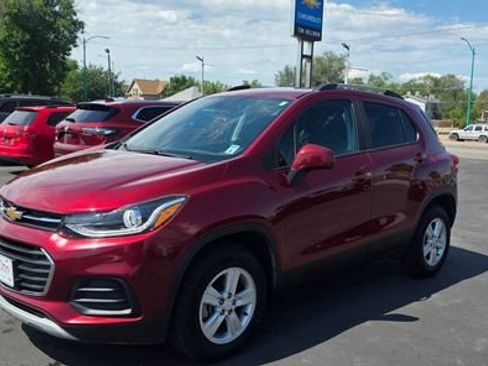 Used 2022 Chevrolet Trax LT w/ LT Convenience Package AWD/4WD image 3