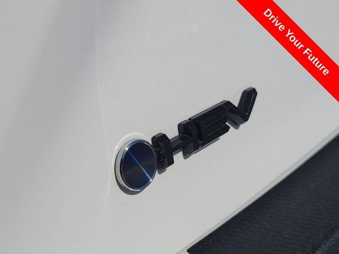 Used 2025 Toyota Camry SE w/ Convenience Package FWD image 25