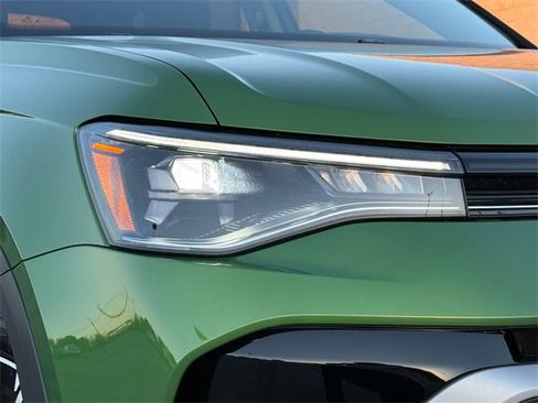 New 2025 Volkswagen Taos SE image 3