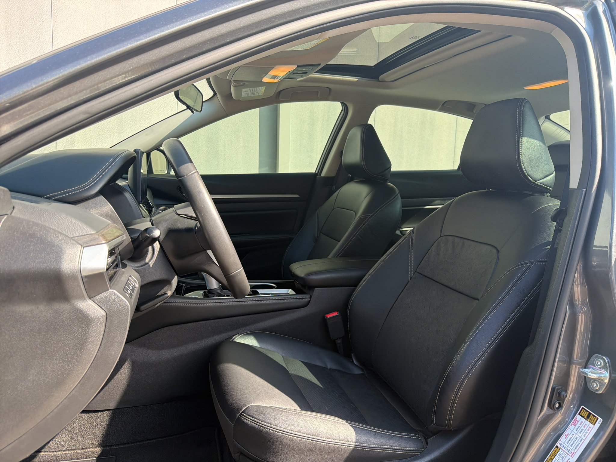 Used 2025 Nissan Altima 2.5 SL FWD image 11
