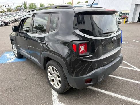 Used 2017 Jeep Renegade Latitude FWD image 6