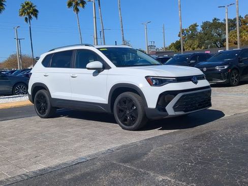 New 2026 Volkswagen Taos SE image 2