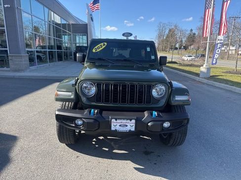 Used 2024 Jeep Wrangler Unlimited w/ Convenience Group AWD/4WD image 3