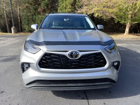 Used 2024 Toyota Highlander LE image 3