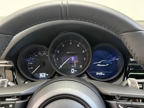Certified 2026 Porsche Macan AWD/4WD image 14