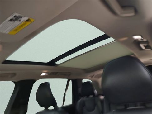 Used 2018 Volvo XC90 T6 Momentum w/ Momentum Plus Package image 28