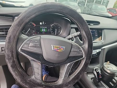 Used 2025 Cadillac XT5 Premium Luxury FWD image 6