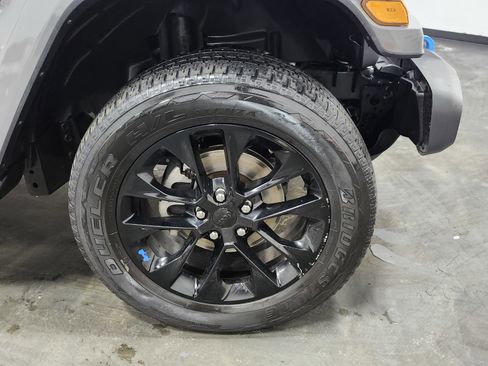 Used 2023 Jeep Wrangler Sahara image 11