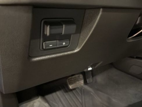 Used 2025 Chevrolet Colorado ZR2 w/ Technology Package AWD/4WD image 16