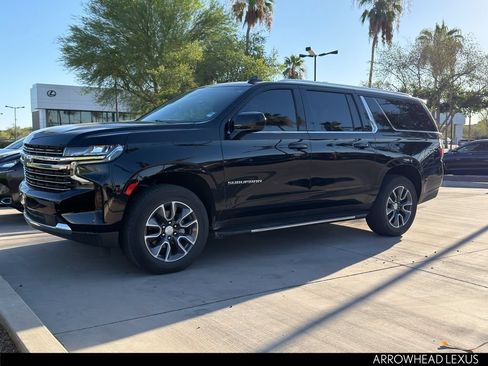 Used 2021 Chevrolet Suburban LT w/ Rear Media and Nav Package RWD image 2