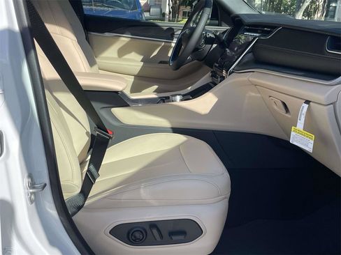 New 2025 Jeep Grand Cherokee L Limited w/ Black Appearance Package image 35