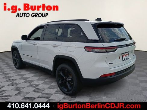 New 2025 Jeep Grand Cherokee Limited w/ Luxury Tech Group II image 3