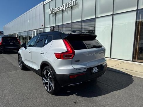 Used 2020 Volvo XC40 T5 R-Design w/ Protection Package AWD/4WD image 3