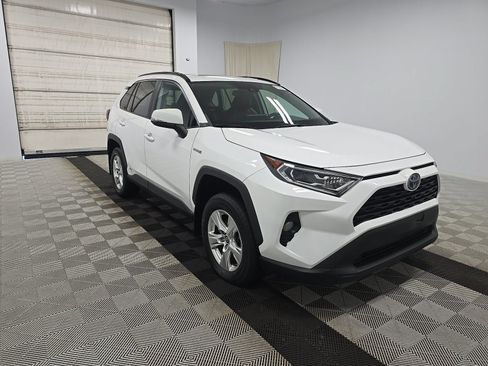 Used 2021 Toyota RAV4 XLE w/ Convenience Package AWD/4WD image 3