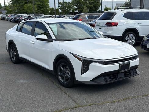 Used 2025 Kia K4 FWD image 1