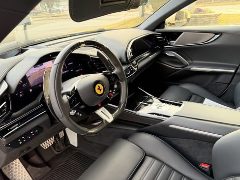 Used 2025 Ferrari Purosangue image 5