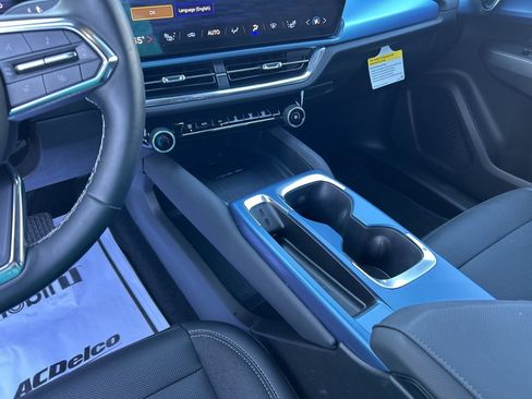 Used 2025 Chevrolet Equinox EV LT w/ Convenience Package image 20