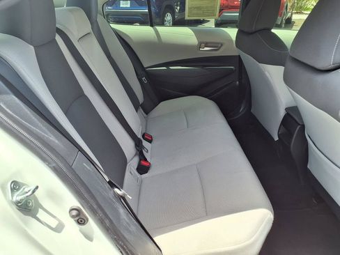 Used 2021 Toyota Corolla LE FWD image 15