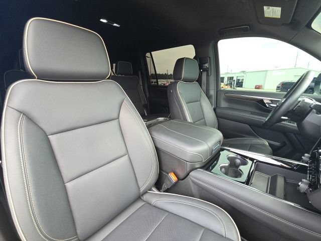 Used 2026 Chevrolet Suburban Premier AWD/4WD image 22