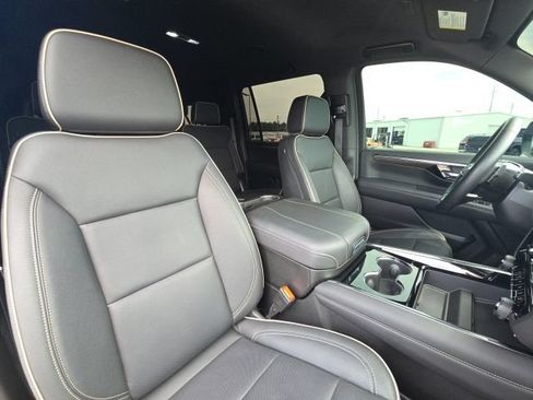 Used 2026 Chevrolet Suburban Premier AWD/4WD image 22