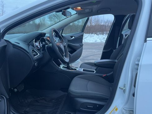 Used 2018 Chevrolet Cruze LT w/ Convenience Package image 14