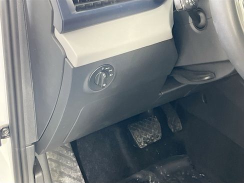 Used 2023 Volkswagen Taos SE image 10