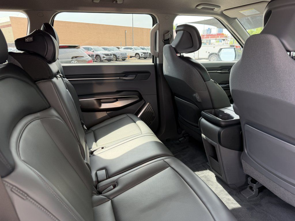 Used 2024 Kia EV9 Light RWD image 37