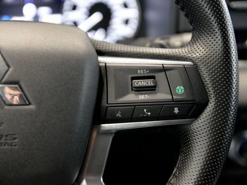 Used 2024 Mitsubishi Outlander SE image 23