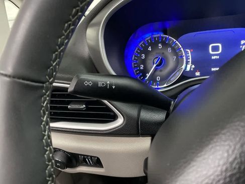 Used 2024 Chrysler Pacifica Touring-L image 24