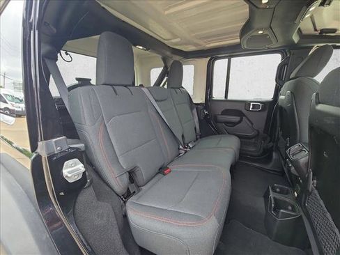Used 2025 Jeep Wrangler Unlimited Rubicon AWD/4WD image 18
