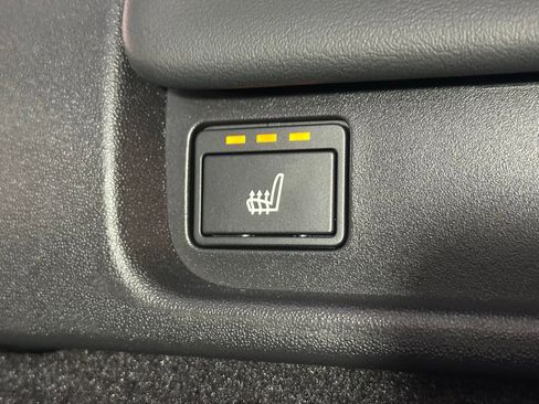 Used 2023 Land Rover Discovery Metropolitan Edition image 36