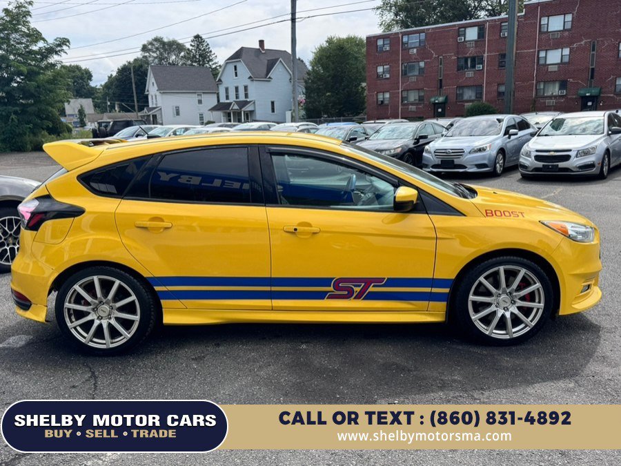 Used 2017 Ford Focus ST FWD image 4