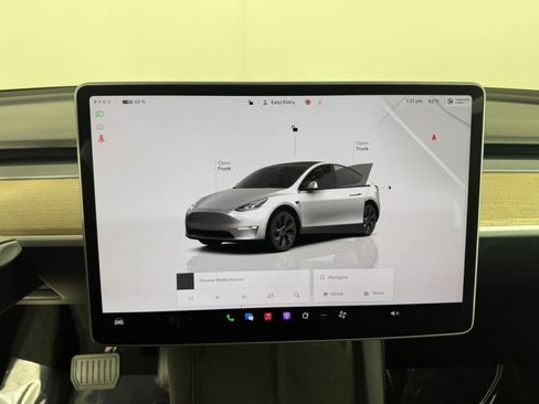 Used 2024 Tesla Model Y Long Range AWD/4WD image 19