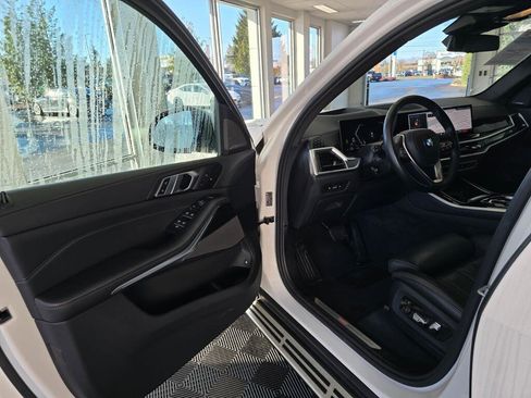 Used 2025 BMW X5 xDrive50e image 18