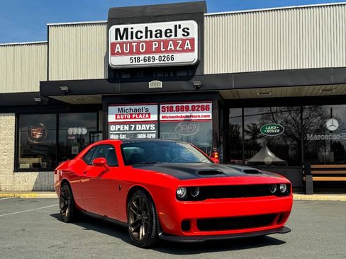 Used 2023 Dodge Challenger SRT Hellcat RWD image 2