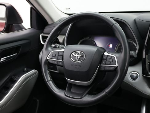 Used 2022 Toyota Highlander XLE FWD image 40