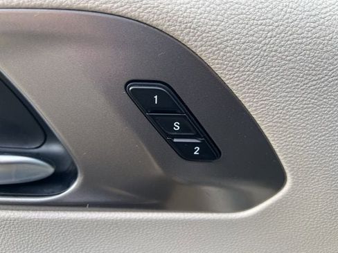 Certified 2023 Chrysler Pacifica Touring-L image 18