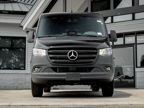 Used 2025 Mercedes-Benz Sprinter 2500 image 5